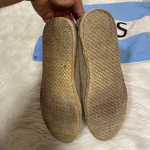TOMS Shoes - Picture 4 of 7